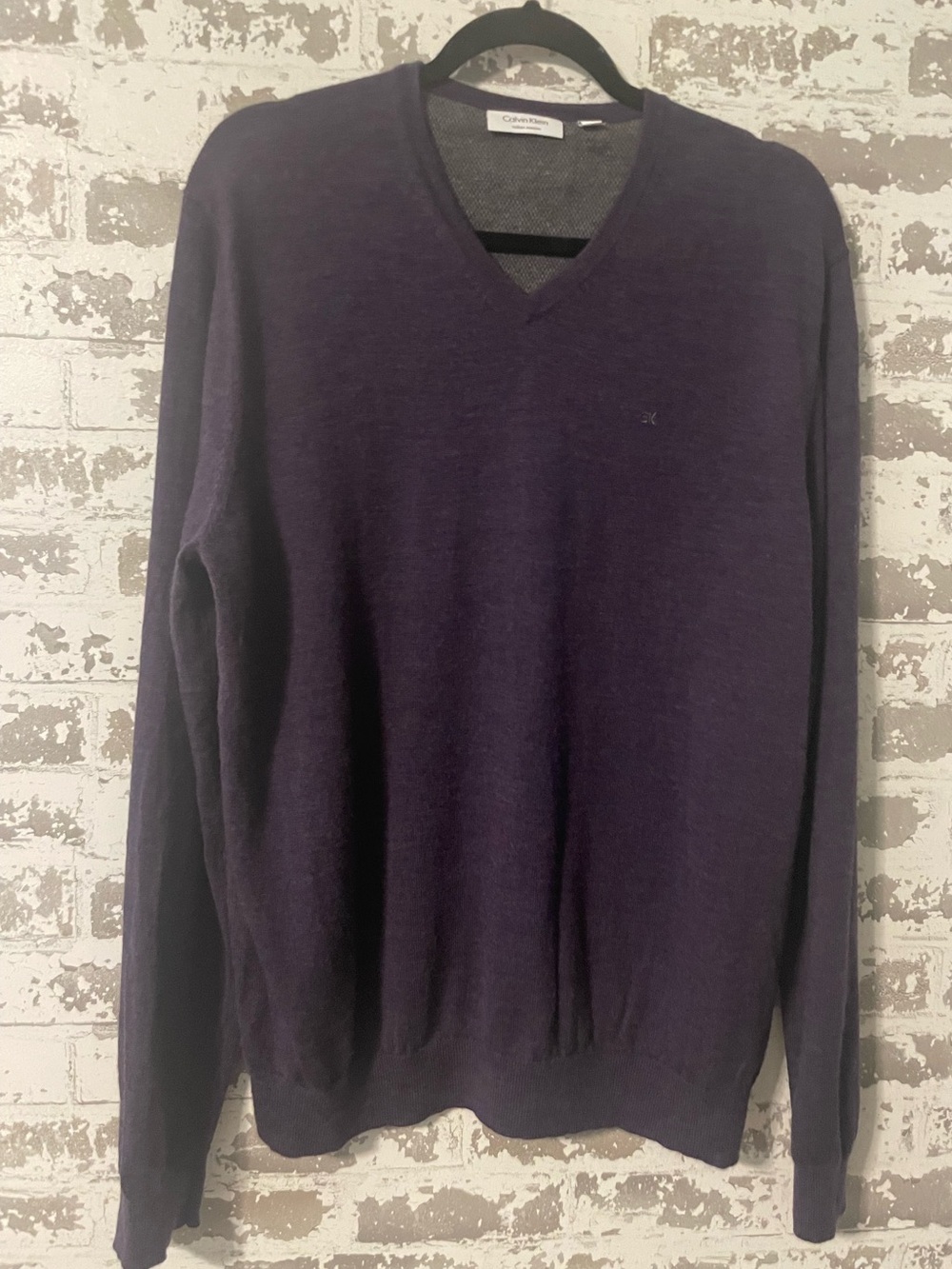 Calvin Klein Italian Merino Wool V-Neck Sweater Men’s L dark purple eggplant - Picture 2 of 8